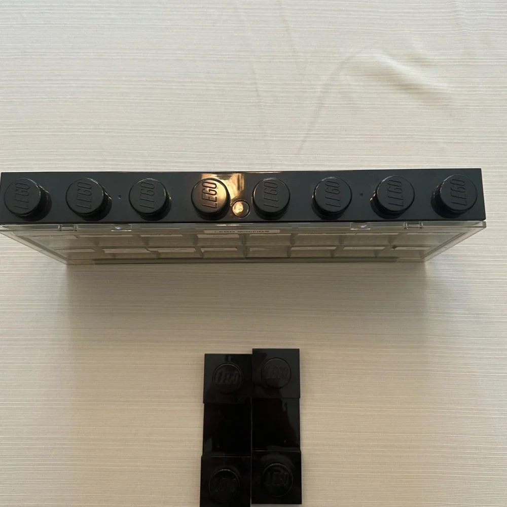 Lego - Picture 2 of 3